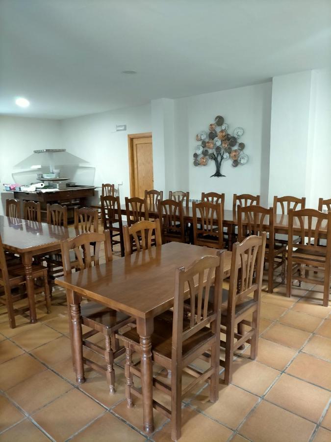 Albergue Santa Barbara Aliaga Bagian luar foto
