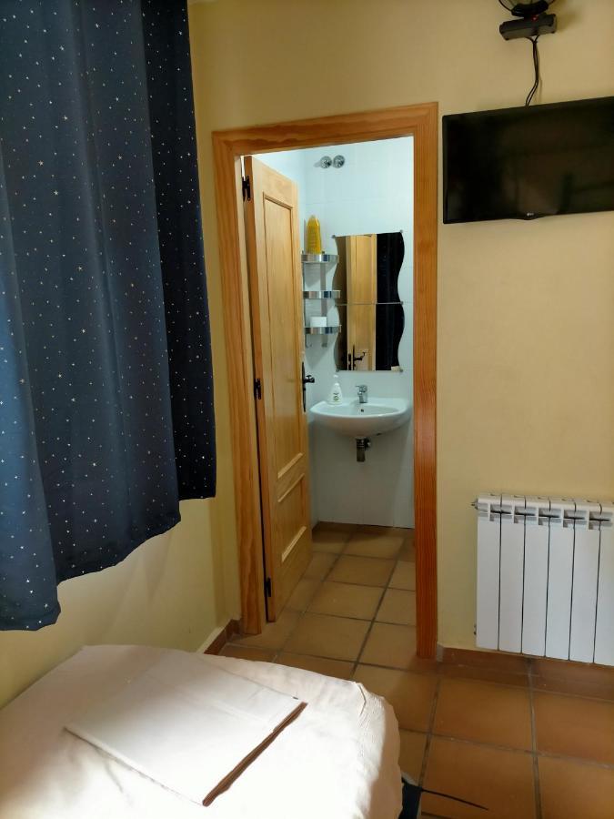 Albergue Santa Barbara Aliaga Bagian luar foto
