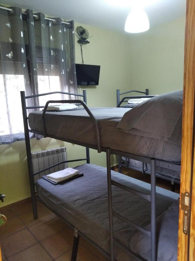 Albergue Santa Barbara Aliaga Bagian luar foto
