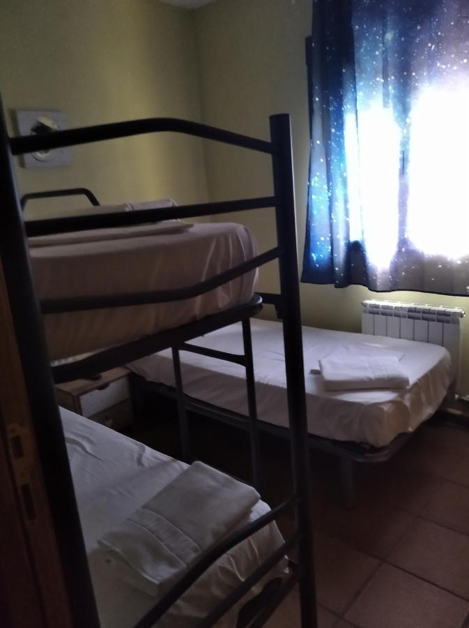 Albergue Santa Barbara Aliaga Bagian luar foto